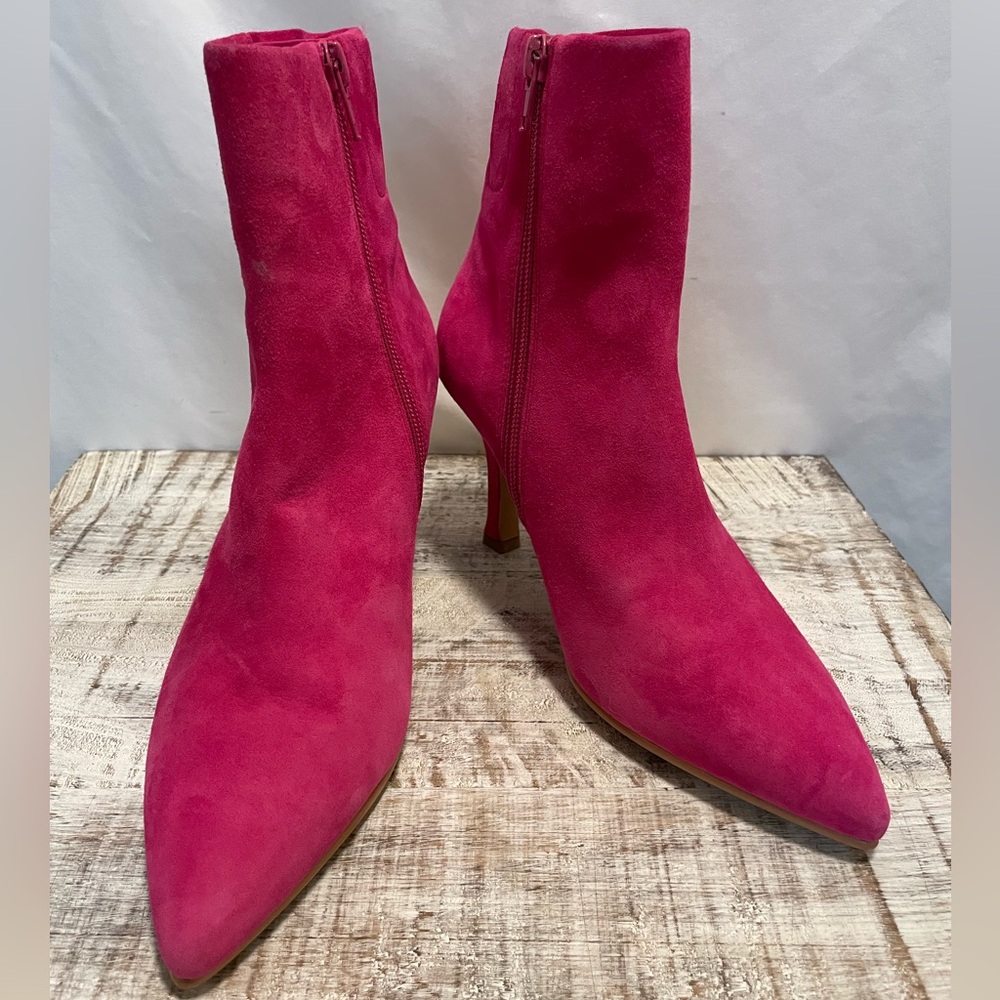 Lisa Vicky Art Pointed Toe Bootie Women's Size 7 in Pink